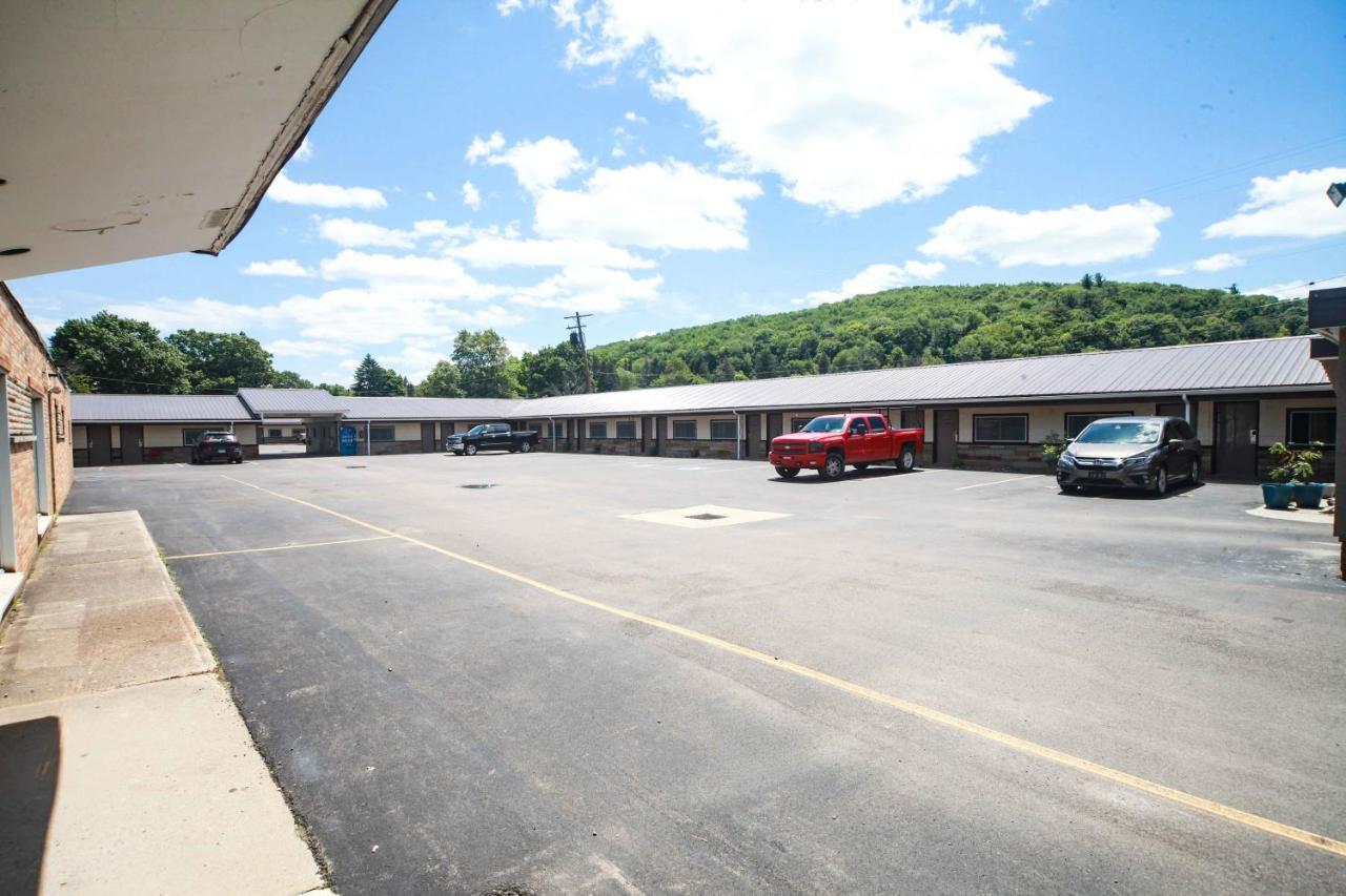 Relax Inn Bradford Exterior photo