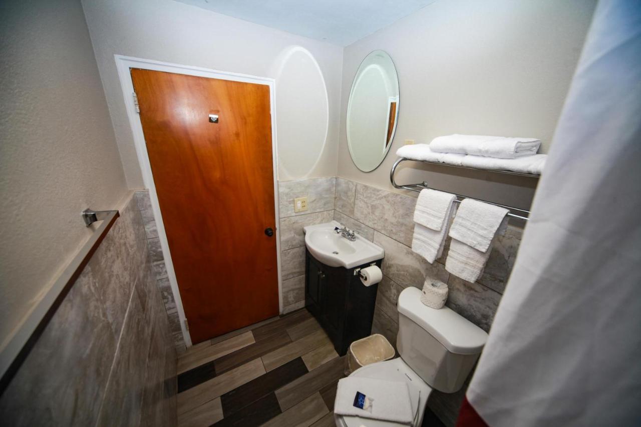 Relax Inn Bradford Exterior photo